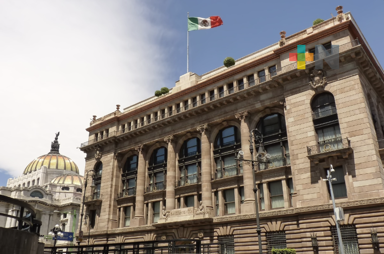 Banxico prevé 1.5% el crecimiento del PIB para 2024 y 1.2% en 2025